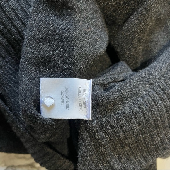 THEORY Gray  Mini Sesi Cashmere Skirt with Side Pockets in Sz Small - Picture 8 of 8